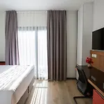 Mediterrian Business By Holidaykeys Апартаменты Кирения