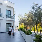 Mediterrian Business By Holidaykeys Апартаменты *
